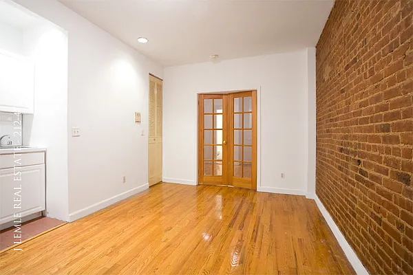 Rented by J. Lemle Real Estate | media 29