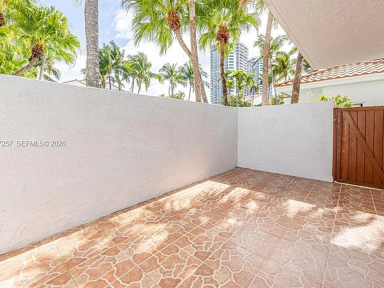 20935 NE 37th Ct — Photo 16