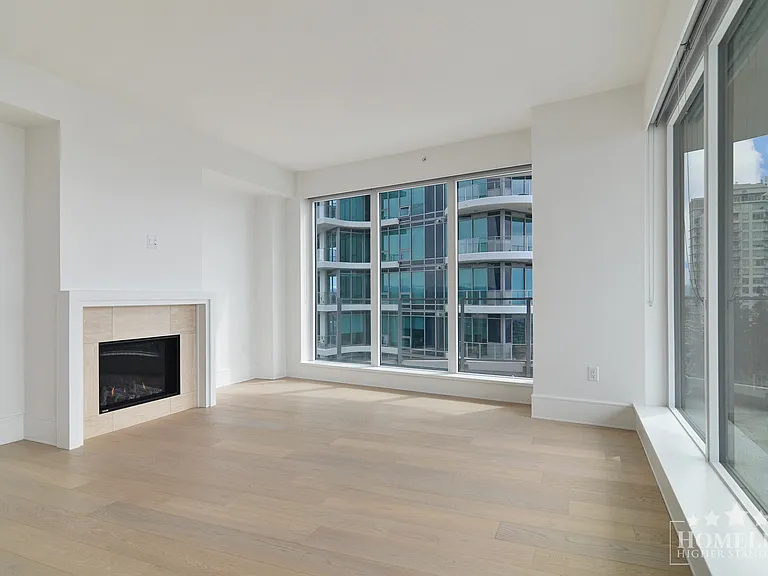 1500 Martin St #1306 — Photo 2