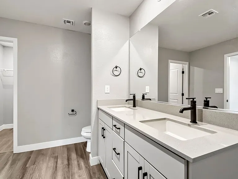 7110 Cass Ave — Photo 17