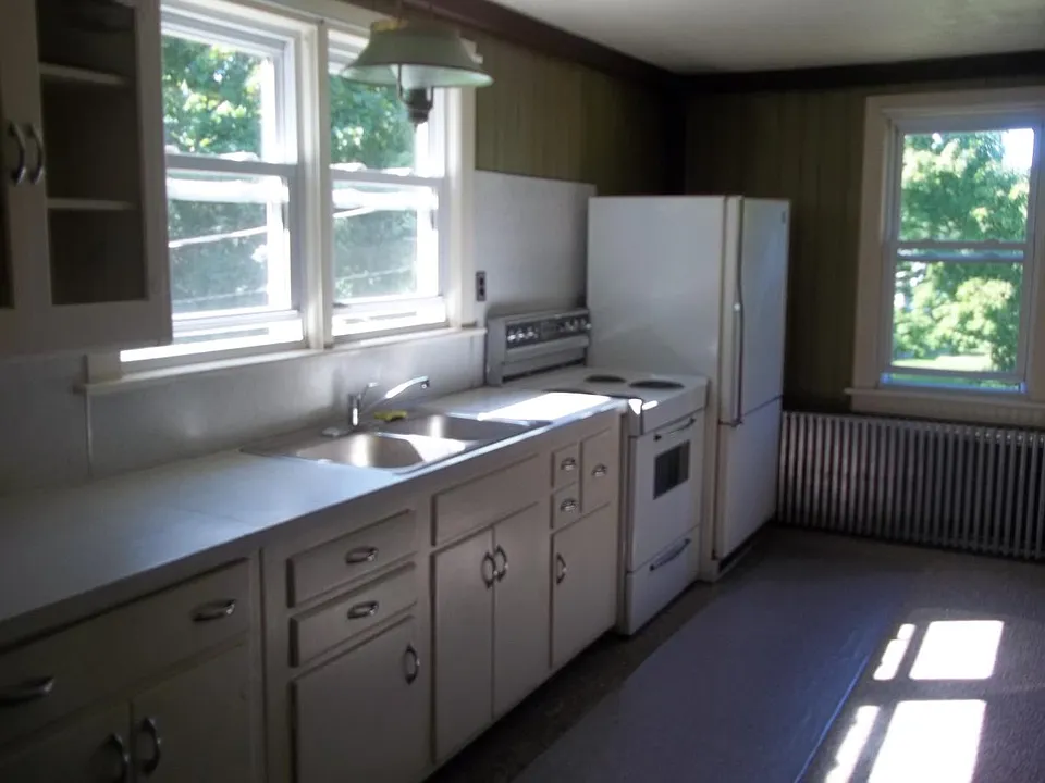 Lots of Light Airy Kitchen