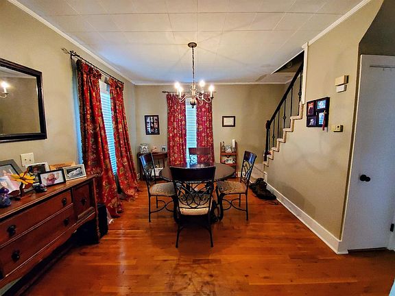 5th image of 215 Antwerp Ave