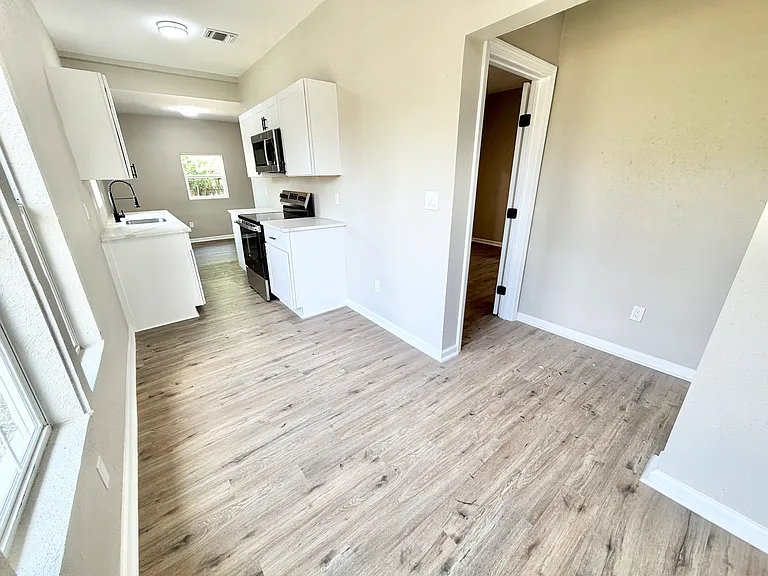 310 N Gevers St — Photo 14
