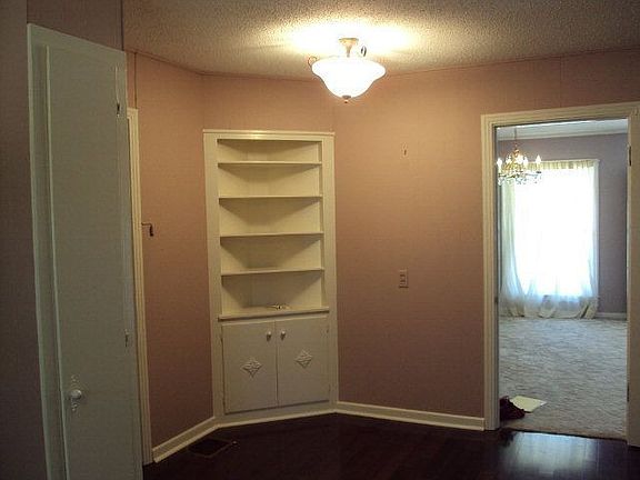 4th image of 1211 E 14th St