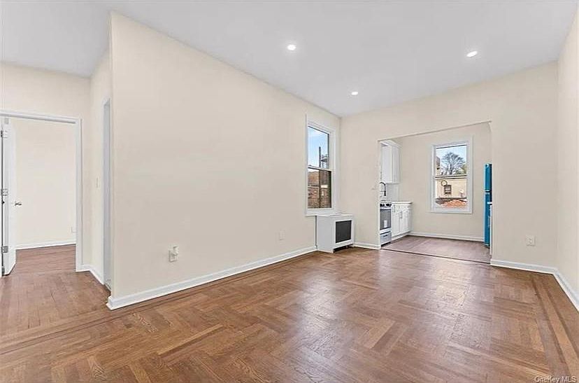2nd image of 2752 Cruger Ave Floor 2
