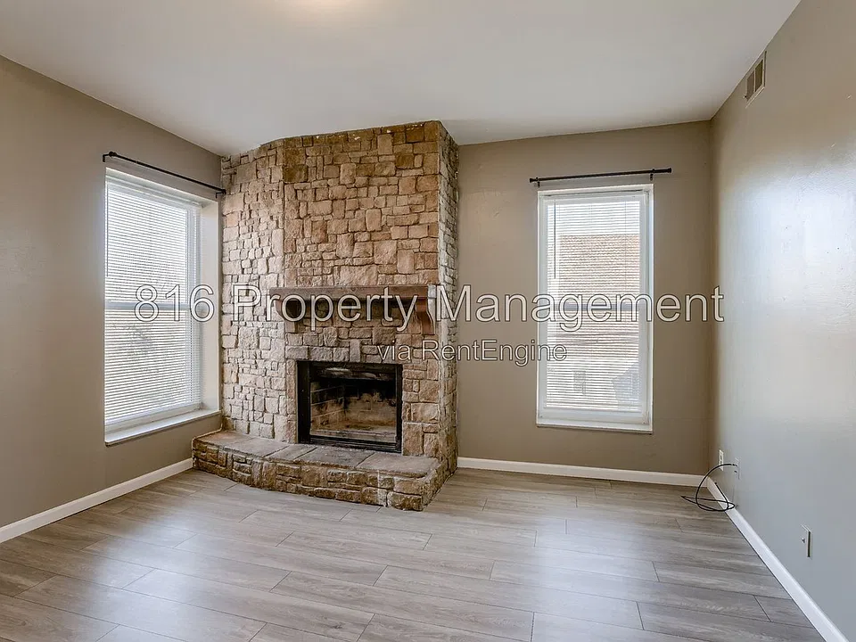 301 Benton Blvd #7