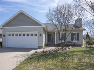 1029 Barrington Dr, Cedar Falls, IA 50613