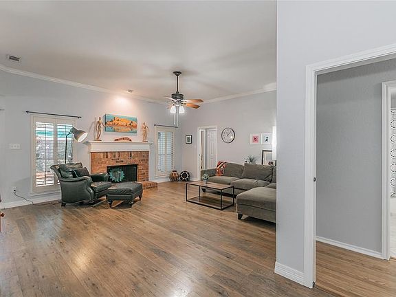 5th image of 1205 Churchill Dr