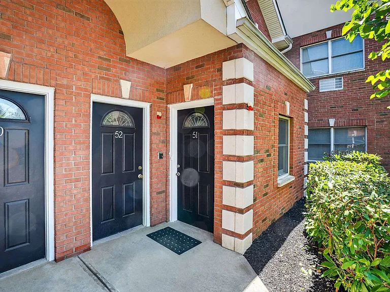 Bunt Commons II: 55+ Senior Living Community — Photo 11