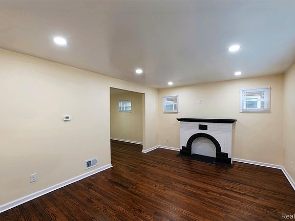 2nd image of 8087 Cloverlawn St
