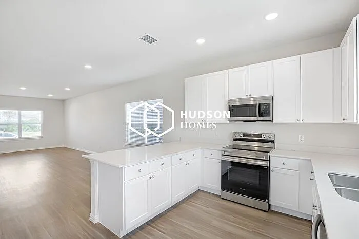 3 bed, 2.5 bath, 1970 sqft, $1,749 — Photo 3