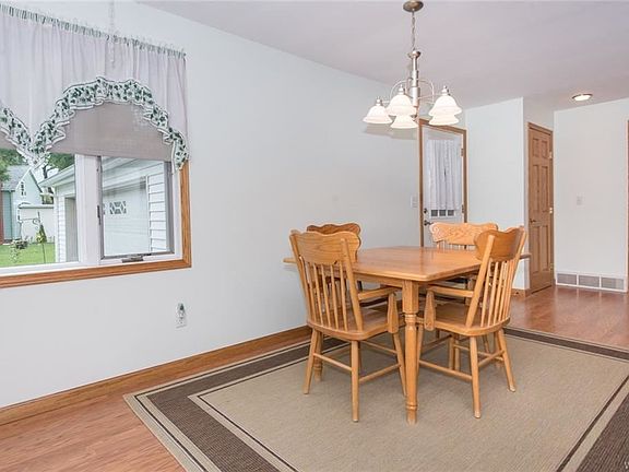 4th image of 3495 Pleasant Ave