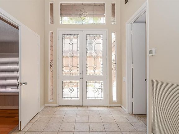 4th image of 130 Sugarberry Cir