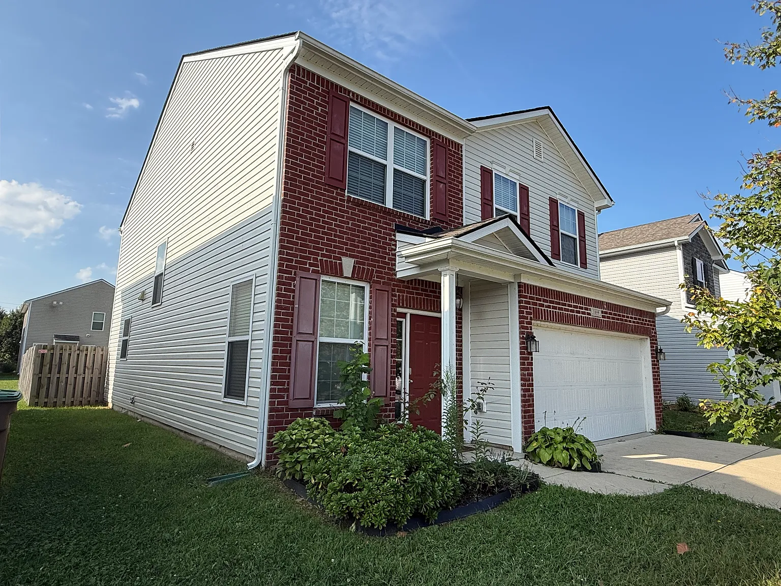 3 bed, 2.5 bath, 2112 sqft, $2,000 — Photo 2