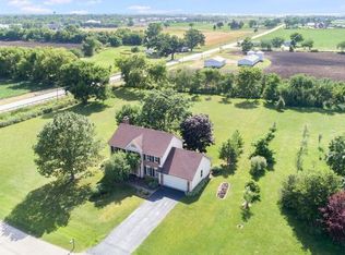 16N780 Glen Oaks Dr, Hampshire, IL 60140