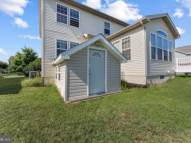 217 Bridgewater Dr — Photo 1