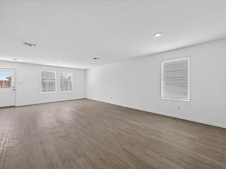1314 Lady Yoli St — Photo 4
