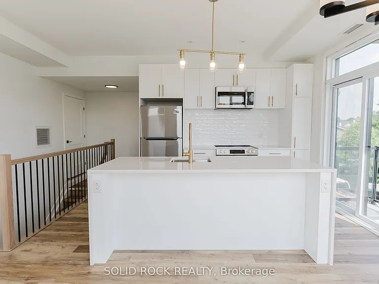 845 Champlain St #9 — Photo 6