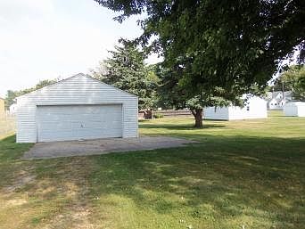 4th image of 906 N Burr Blvd