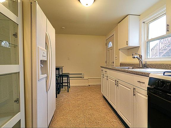 2nd image of 104 Waring Pl #1