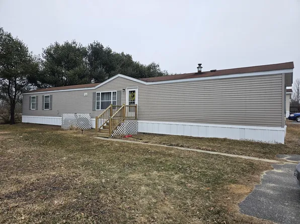 5 Dunlop Avenue, Mechanic Falls, ME 04256