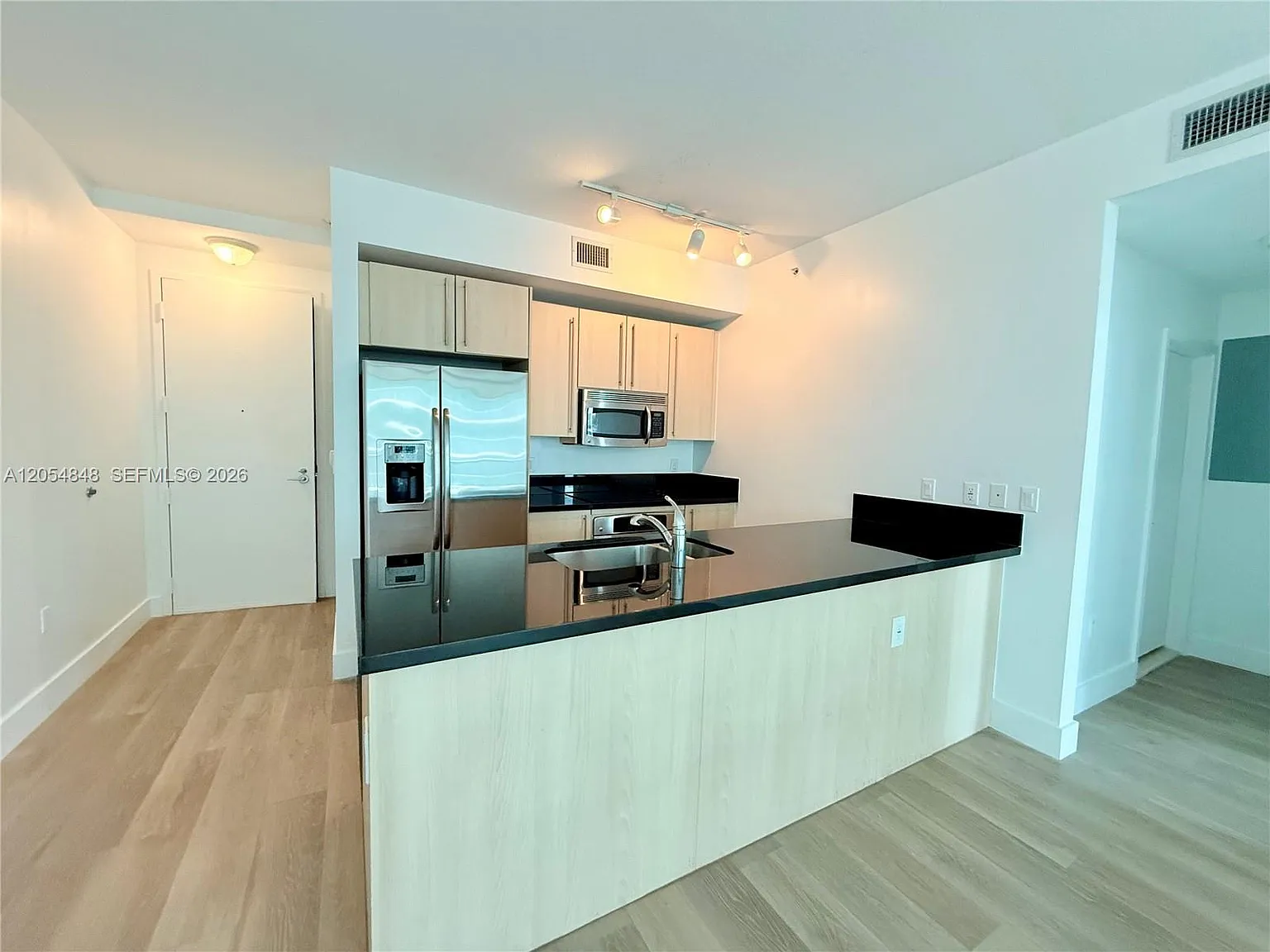 1 bed, 761 sqft, $3,000 — Photo 4