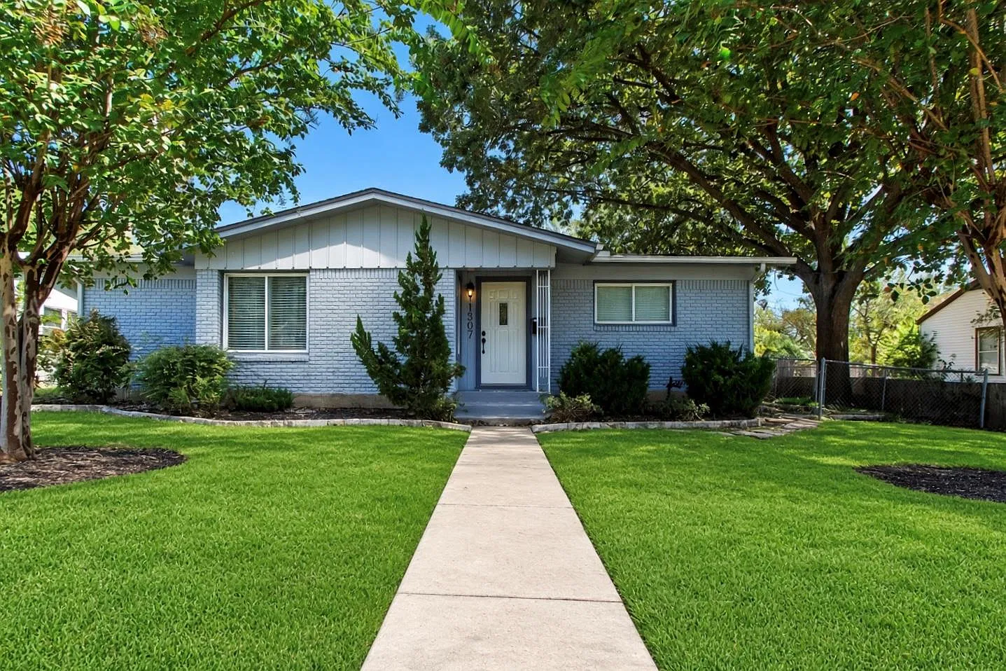 3 bed, 1.0 bath, 1242 sqft, $2,300 — Photo 1