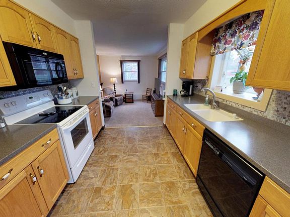 4th image of 4030 Woodland Ln