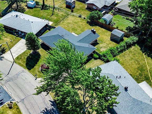5th image of 646 Maple Hill Dr