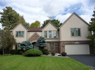 12 Southwedge Dr, Getzville, NY 14068