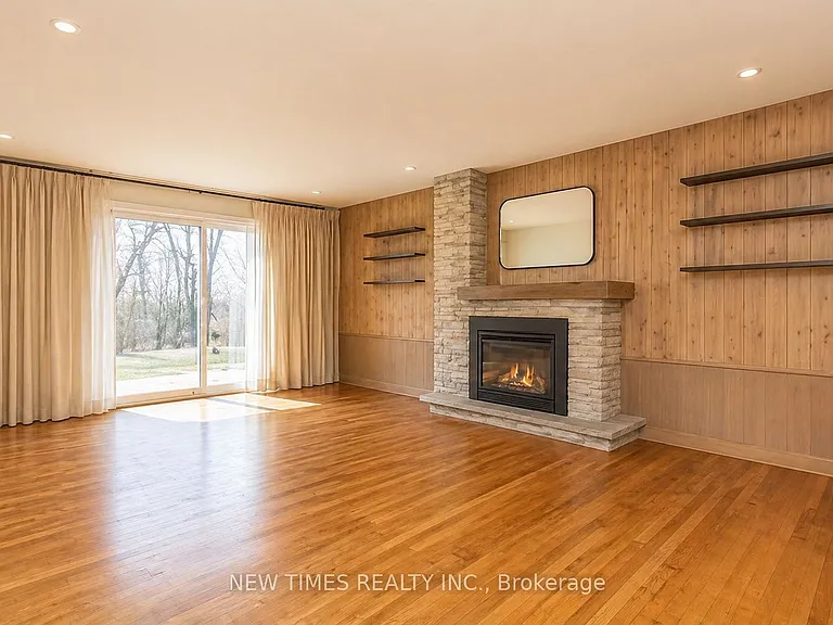 52 Lehar Cres — Photo 7