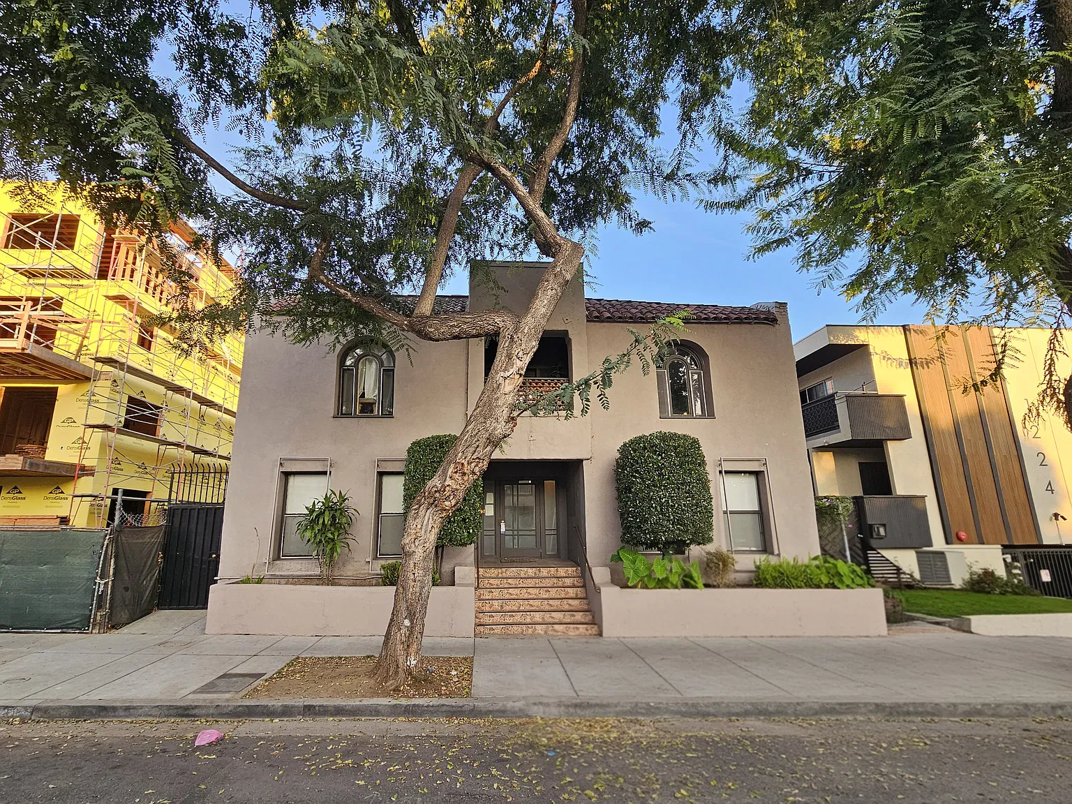 1234 N Formosa Ave — Photo 1