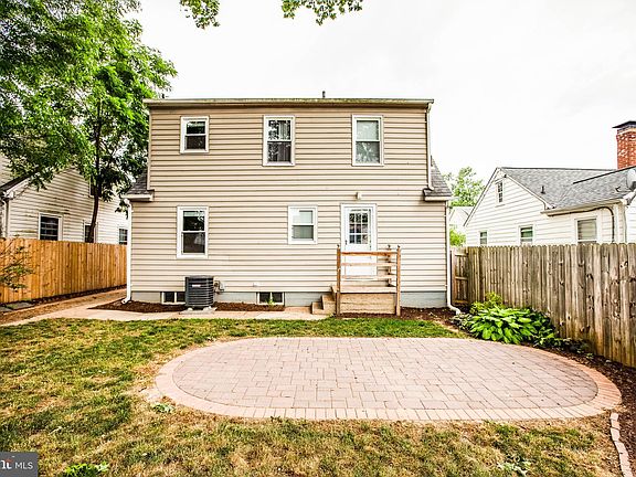 4th image of 817 Bright St