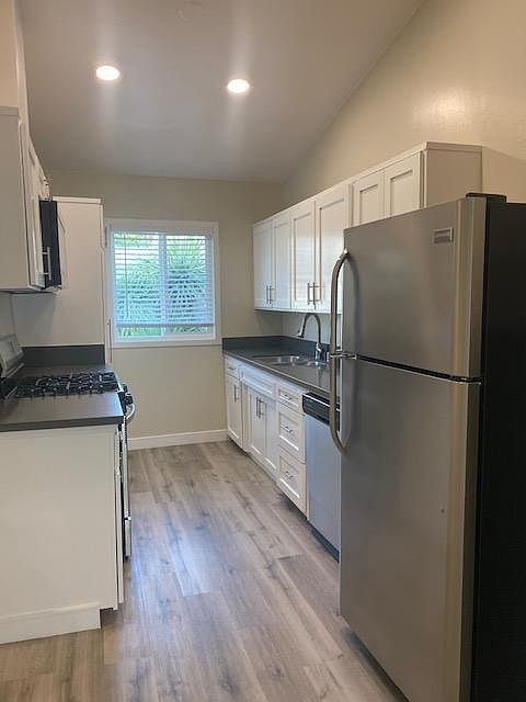 1st image of 11622 Gorham Ave #9