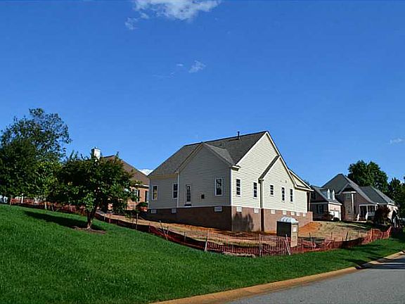 3rd image of 232 Beeston Flds