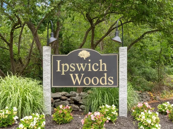 2 Ipswich Woods Dr, Ipswich, MA 01938