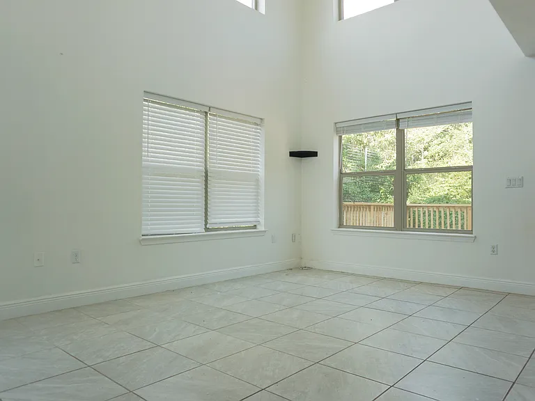 127 Bronze Cir — Photo 8