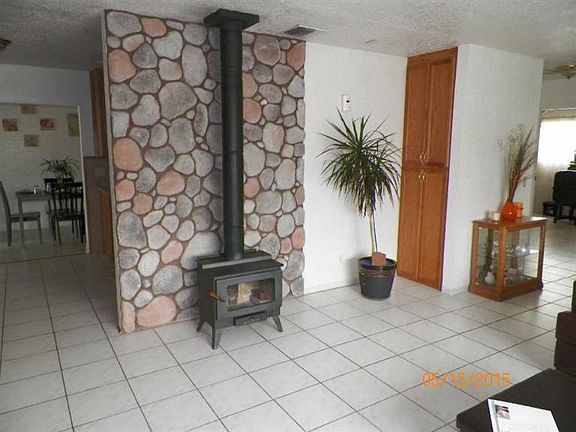 3rd image of 9182 Peach Ave
