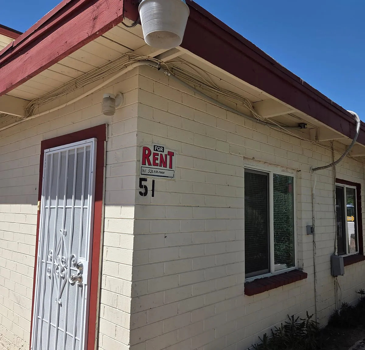 3 bed, 800 sqft, $1,300 — Photo 1