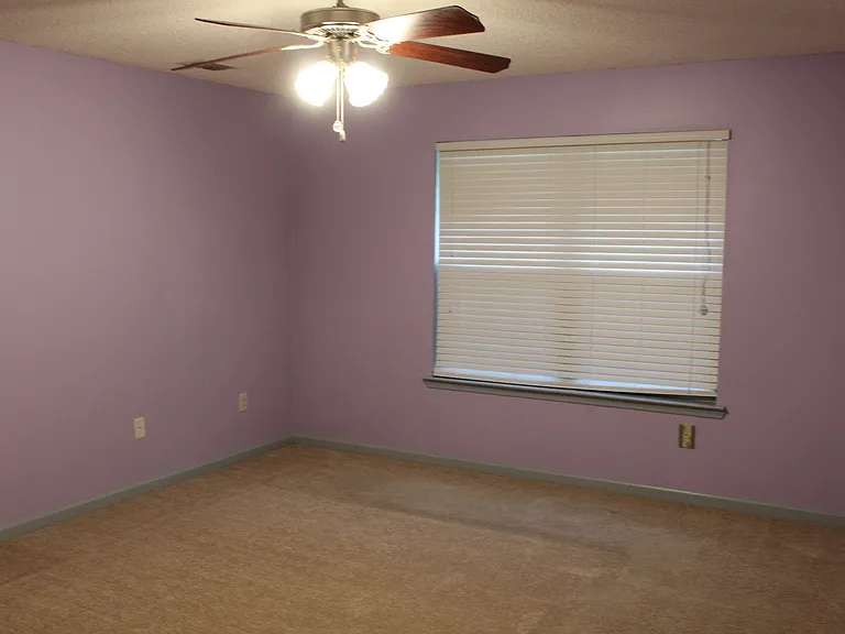 504 Bedford Ct — Photo 8