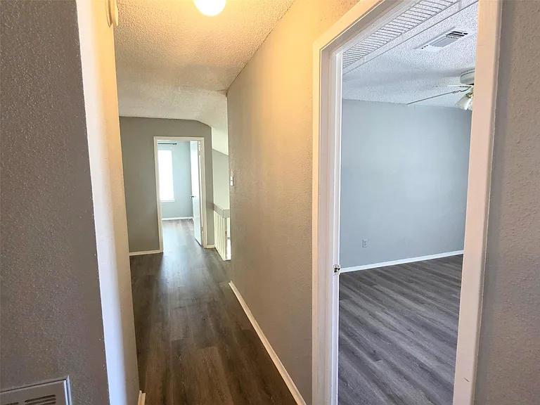 10526 Chapel Hill Dr — Photo 17