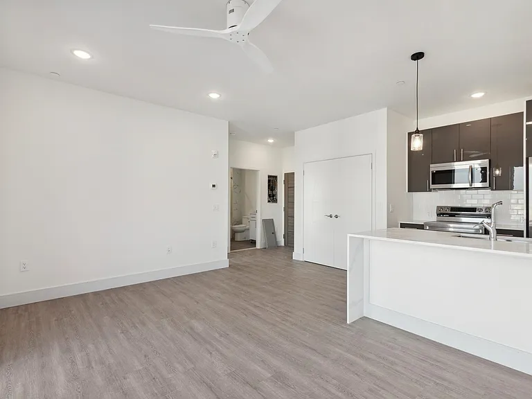 1221 E Fletcher St #406 — Photo 6