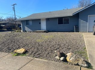 255 N 8th St, Central Point, OR 97502