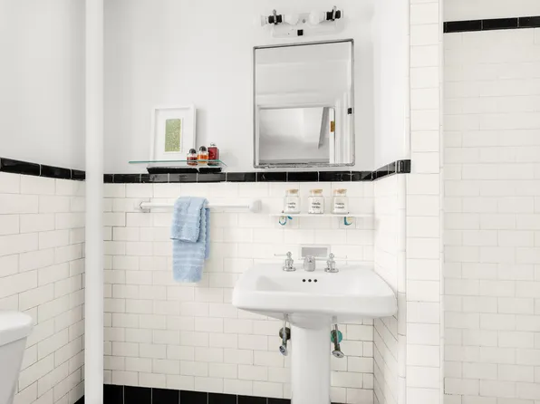 227 East 57th Street image 8 of 8