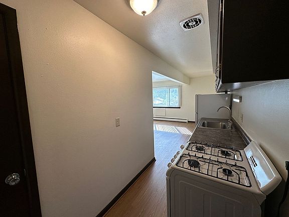 3rd image of 2910 E Bolivar Ave #76