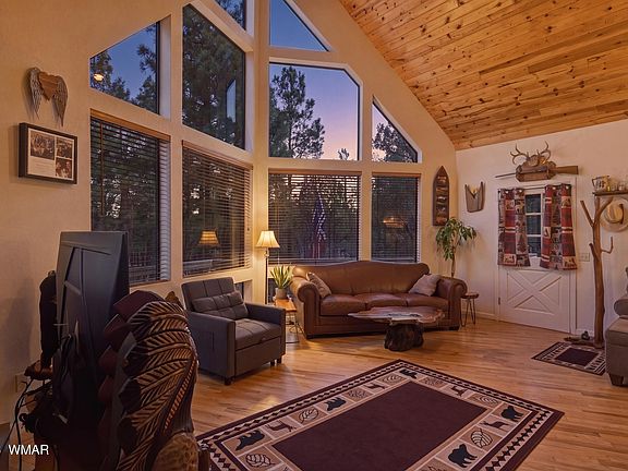 3rd image of 2150 Pueblo Cir