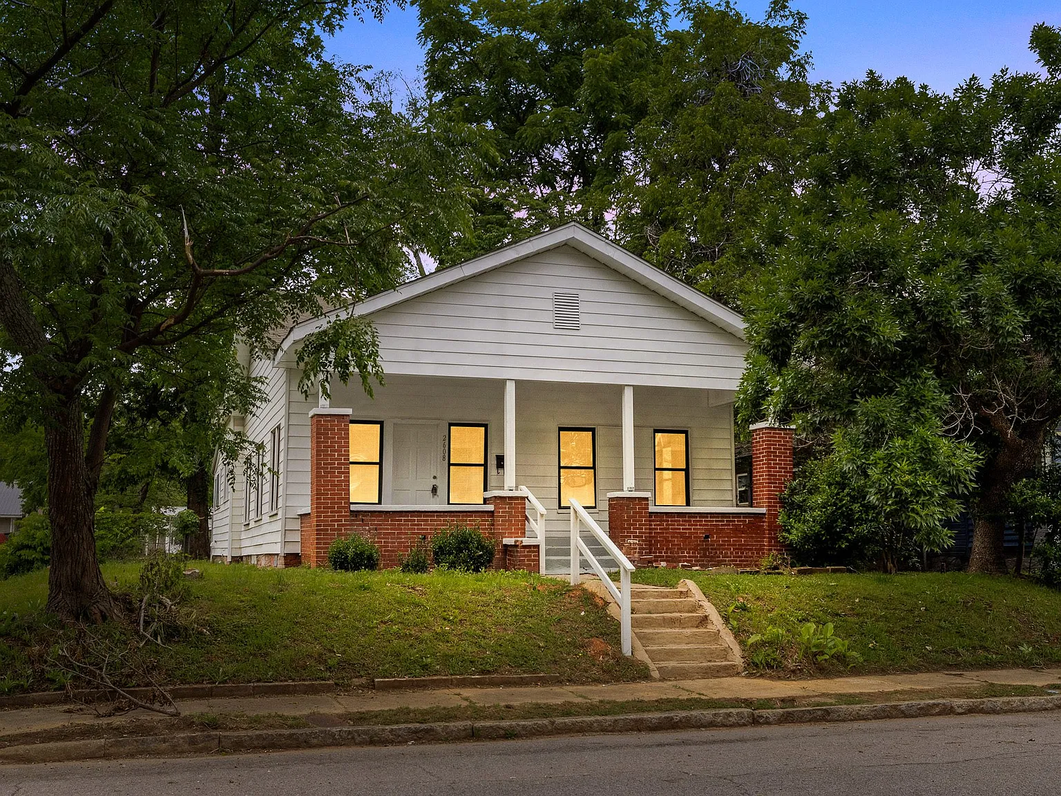 2608 Avenue G - 1 — Photo 2