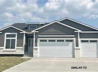 3040 Fairfield Dr, Waukee, IA 50263