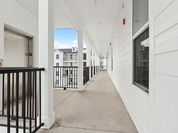 5th image of 3900 Lakeshore Blvd E #44ba061d2
