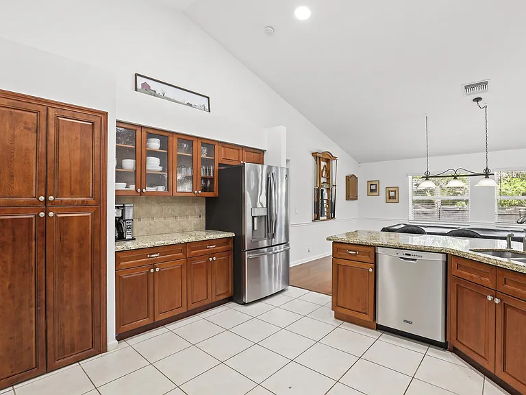 13885 Sheffield St — Photo 11